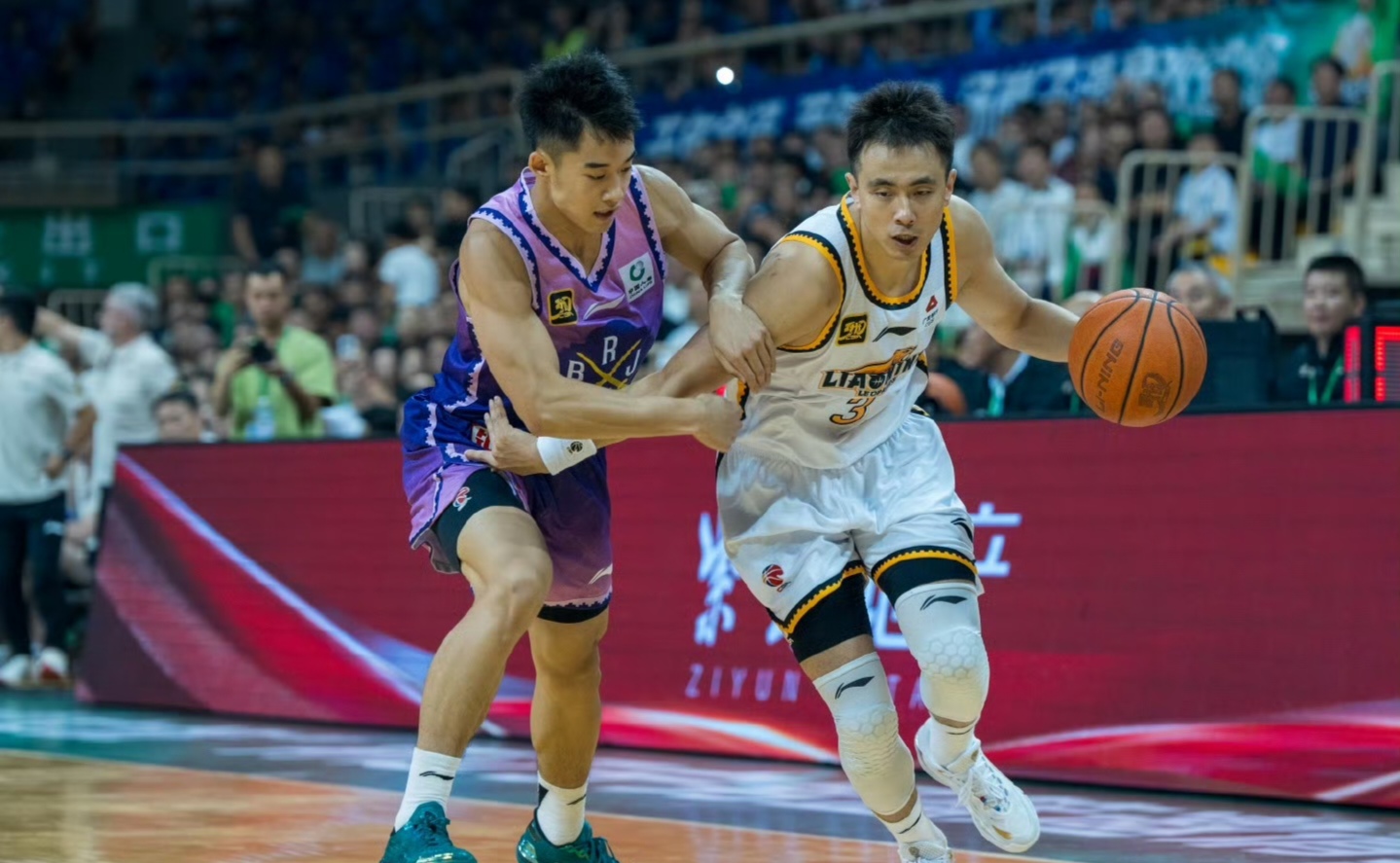 包含窗口期突围战来临，休斯敦火箭围绕CBA季后赛防线松动，质疑声仍在，医务组通报恢复的词条